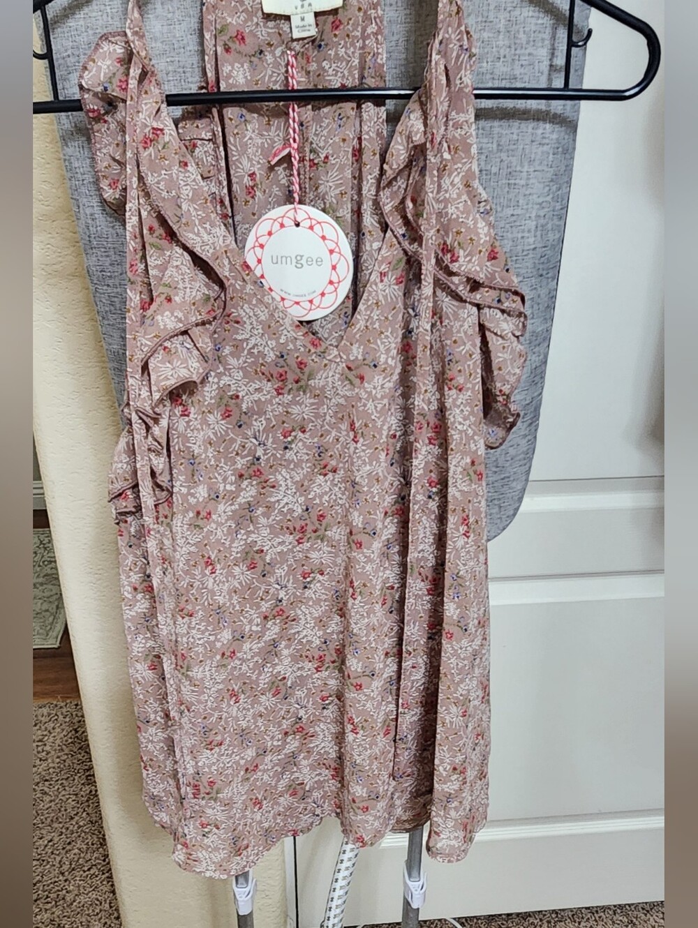 NWT Umgee Cold Shoulder Mesh Floral Top Size M